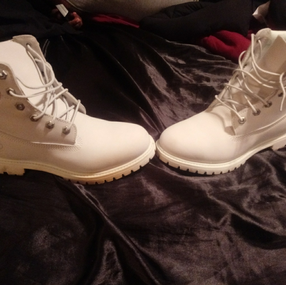 Brand new 6" Double collar off white Tims